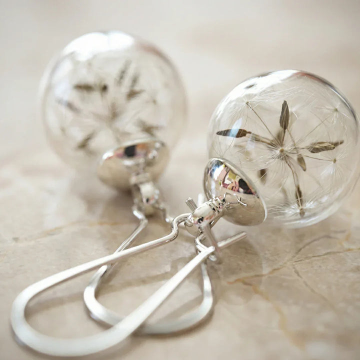 Sølvøreringe med mælkebøtte