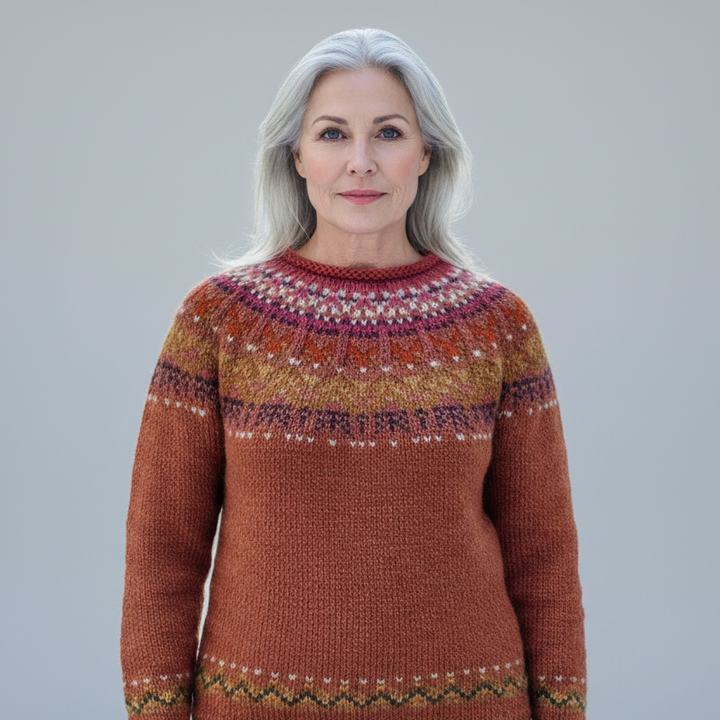 Sofia – Varm trøje med rundt strikket skuldermønster