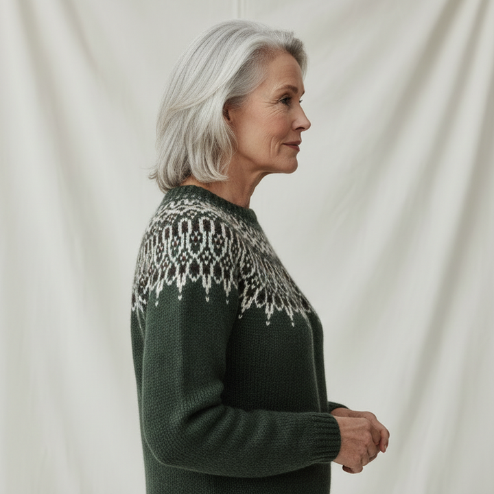 Aurora – Vintertrøje med raffineret rundstrikket skulderdetalje