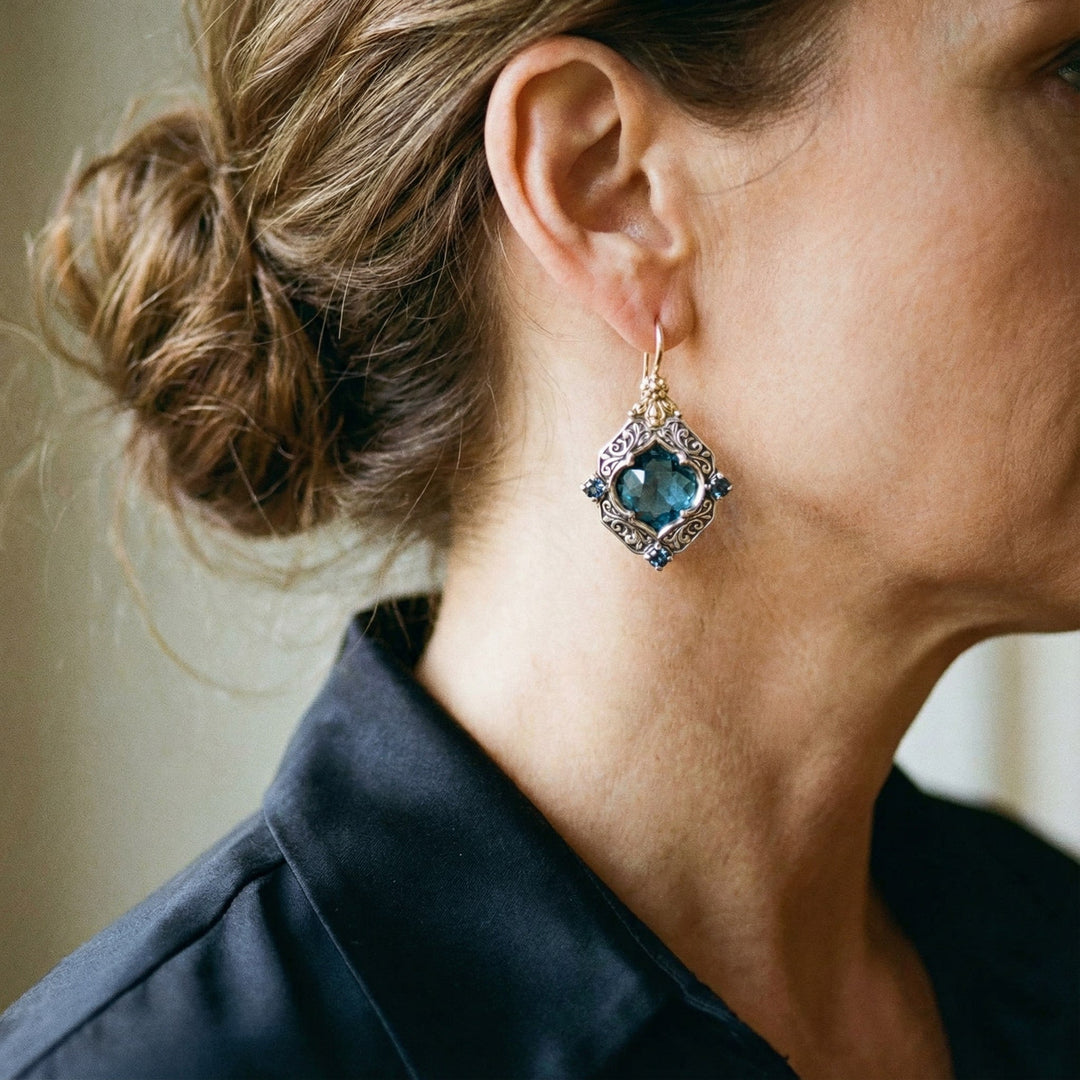 Øreringe af Blå Krystal i Guld og Sølv