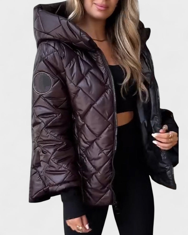 Ema™ | Stilfuld jakke med hætte