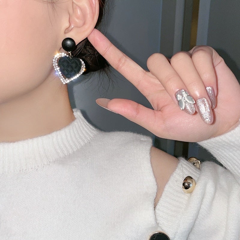 Øreringe i Sort Hjerte i Guld