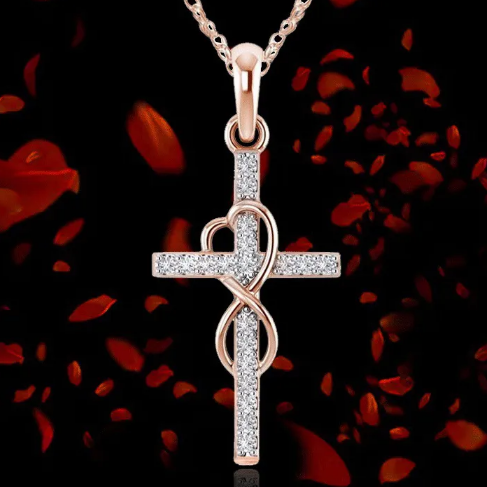 Halskæde med vedhæng i form af et kors lavet af diamantlegering