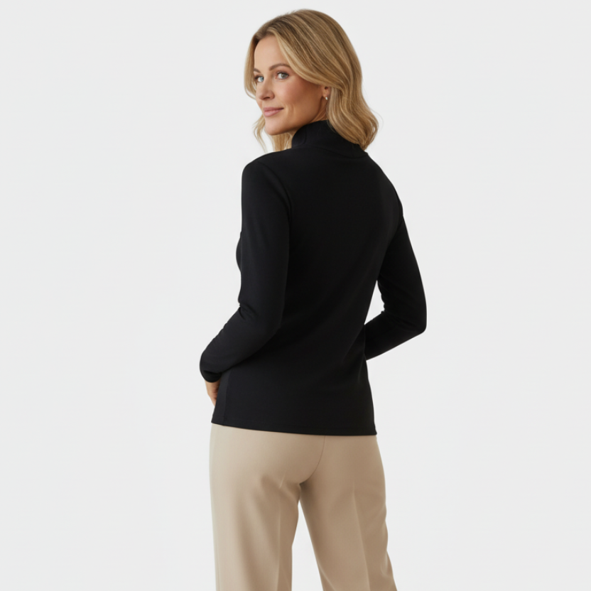 Modelo original de costas com camisola preta